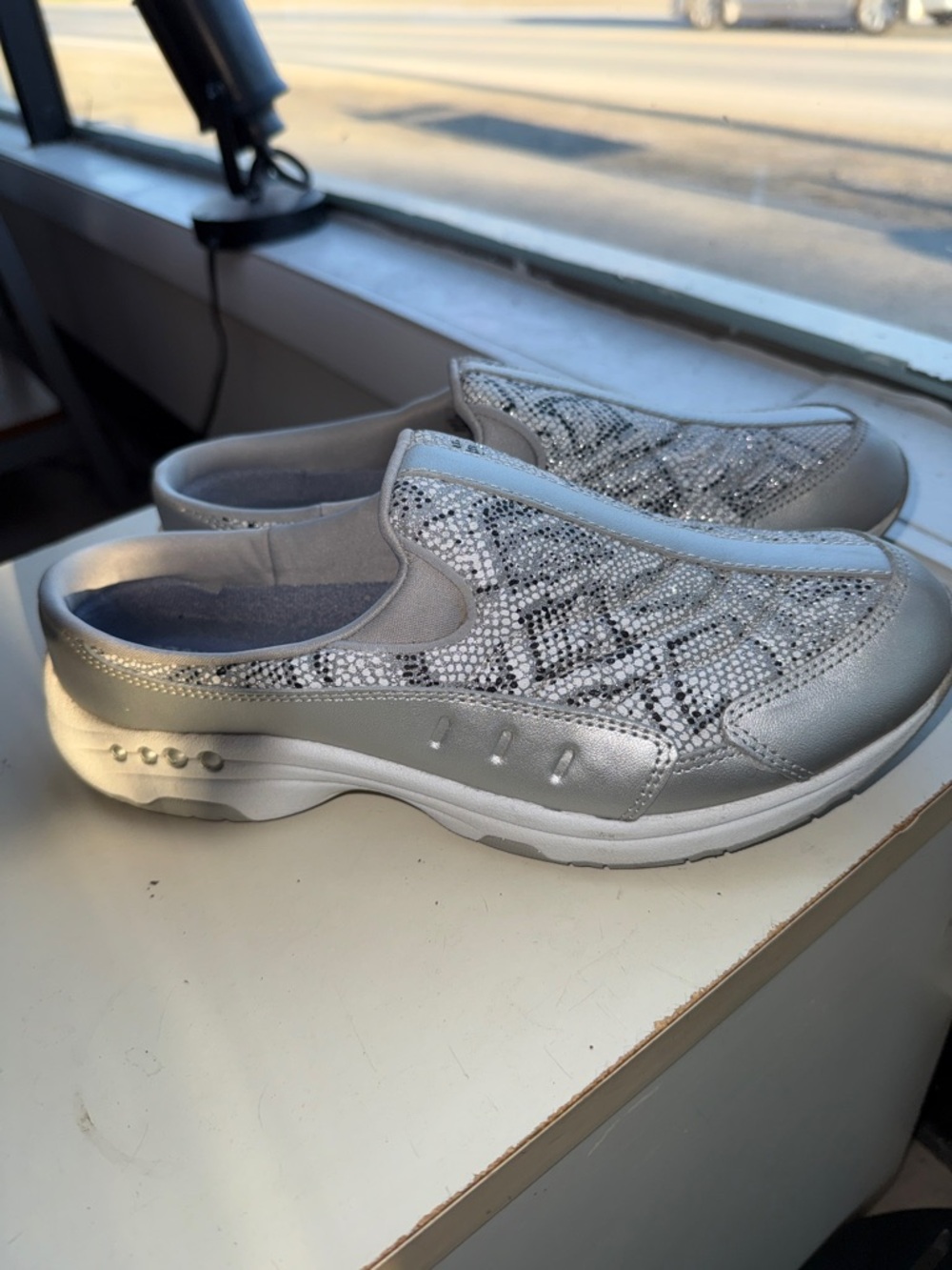 Easy Spirit Metallic Silver Slip-On - Picture 4 of 8